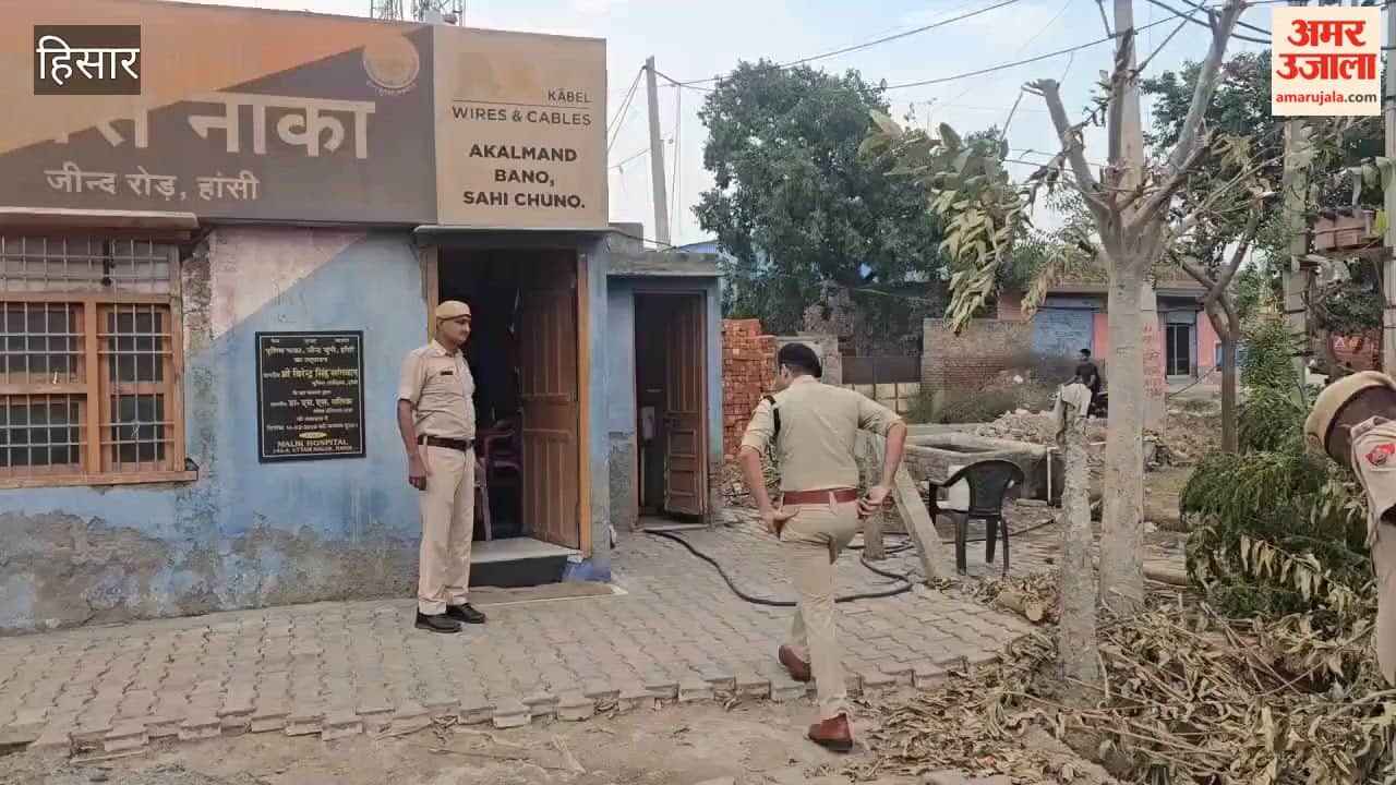 Police patrol the streets in Hansi; DSP personally takes charge of the checking operation.