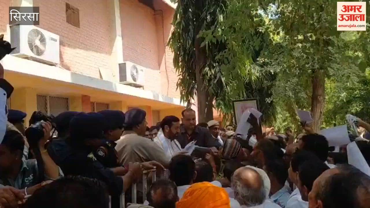 Ahead of the grievance meeting in Sirsa, the Chief Minister listened to complaints at the Panchayat Bhawan park; youths who had cleared the CET appealed for regular recruitment.