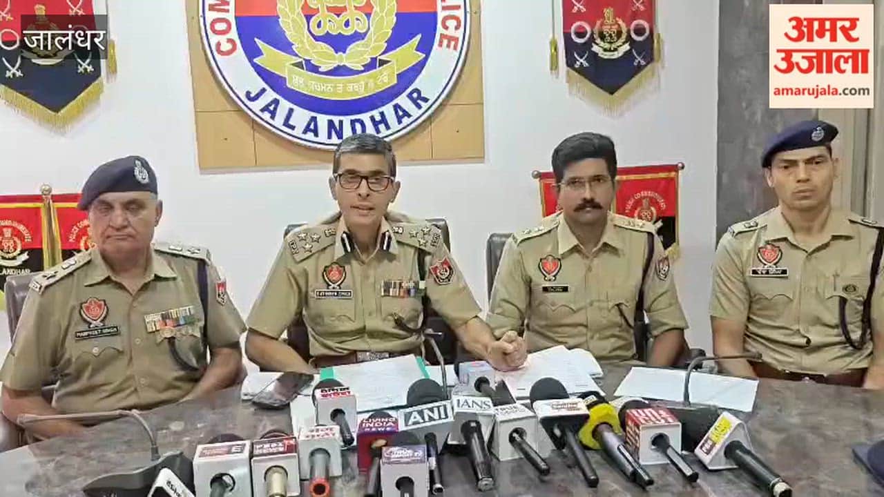 Two smugglers arrested in Jalandhar with five kilograms of heroin and ₹1.50 lakh in drug money.