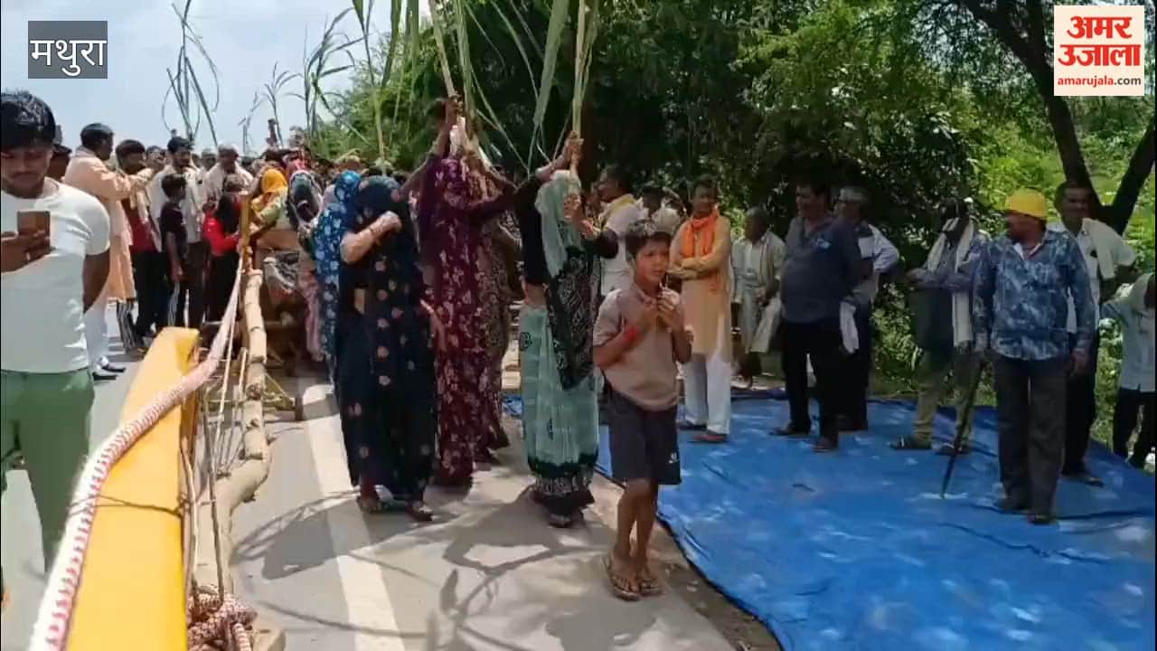 Farmers stage a massive protest demanding the reopening of Chhata Sugar Mill large crowd gathers from Semri village
