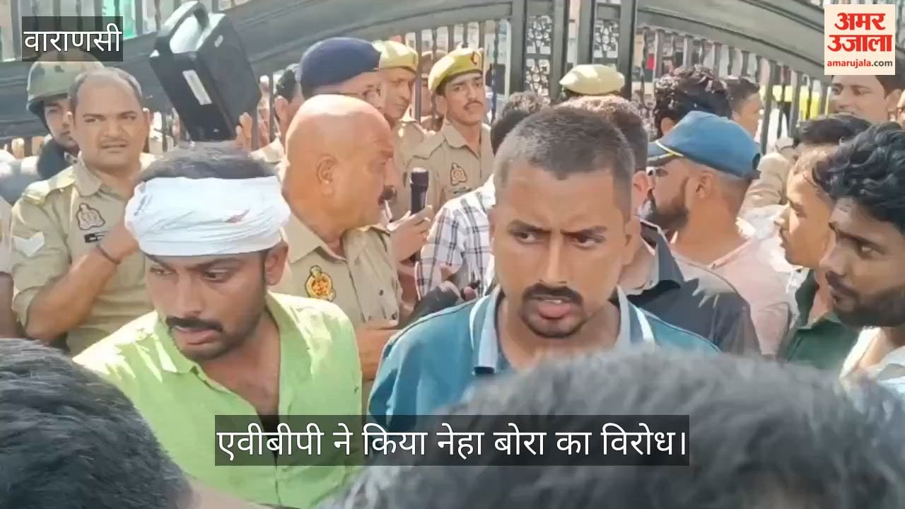 Neha Bora faces protest upon arriving to participate in the Gen-Z Chaupal at Kashi Vidyapith