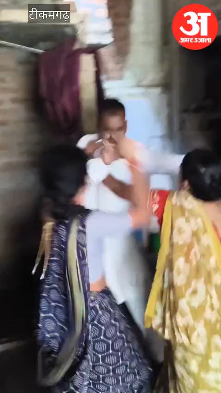 In Tikamgarh, a former councilor was beaten up by women who accused him of molestation