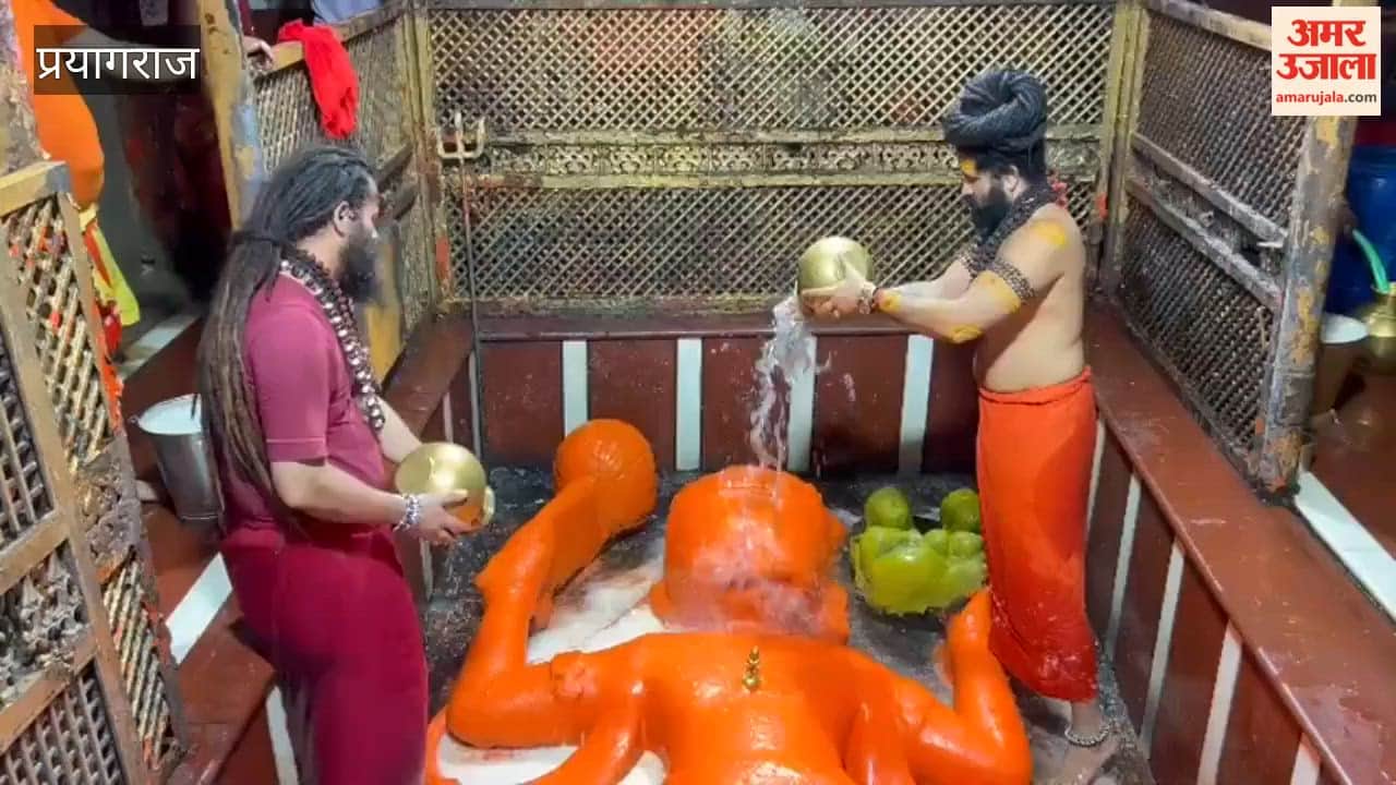 Mother Ganga returned after the ritual bathing of Shri Bade Hanumanji; chants of 'Jai Shri Ram' echoed across the banks of the Sangam.