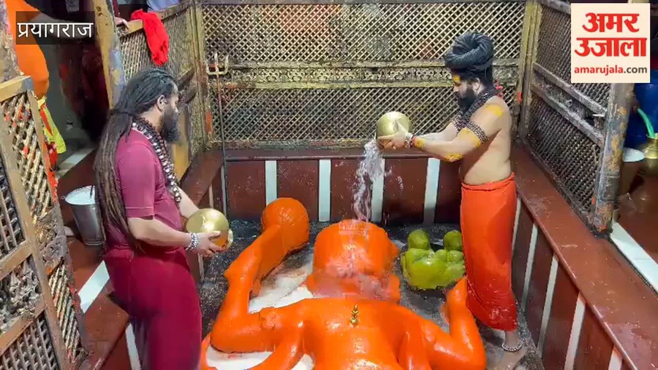 Hanumanji emerged from his 14-day immersion; devotees raised chants of praise.