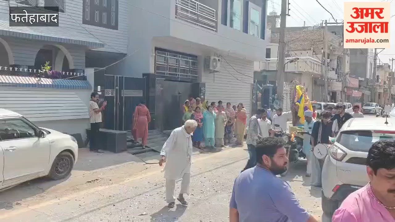 In Fatehabad, the installation of Bappa was celebrated with great fanfare at the temple on the occasion of Ganesh Chaturthi.