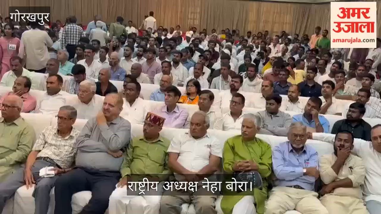 Neha Bora, President of the Left-wing organization AISA, has arrived in Gorakhpur.
