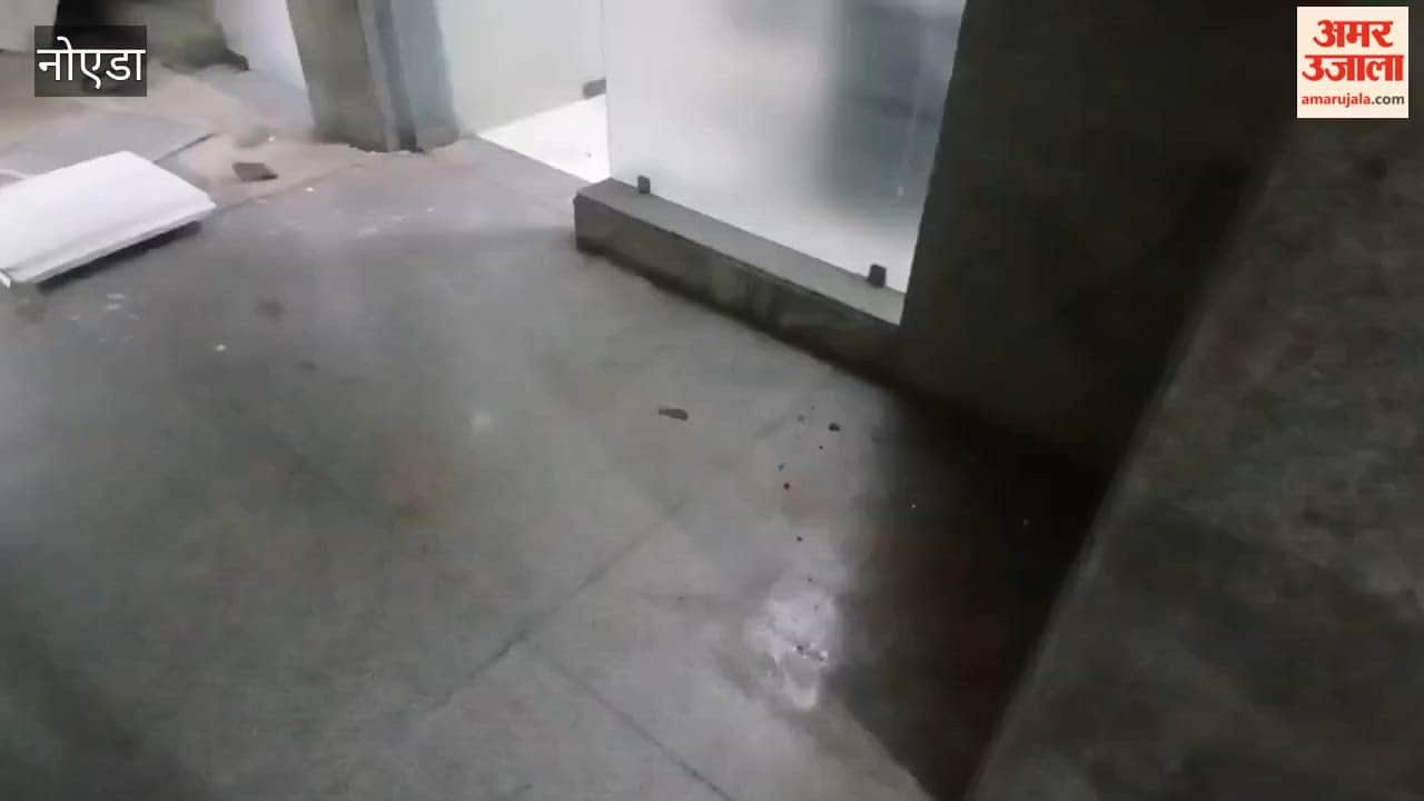 False ceiling collapses on the eighth floor of Noida District Hospital