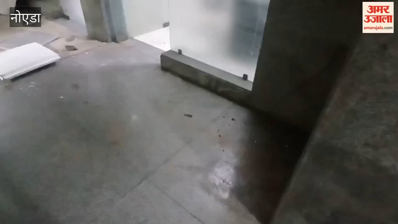 False ceiling collapses on the eighth floor of Noida District Hospital