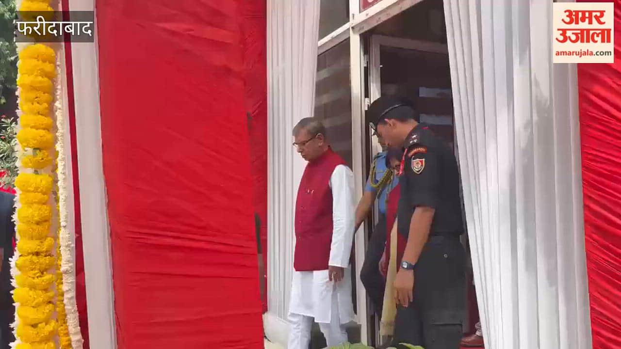 After the convocation ceremony, the Governor reached Krishna Bhavan in an electric cart