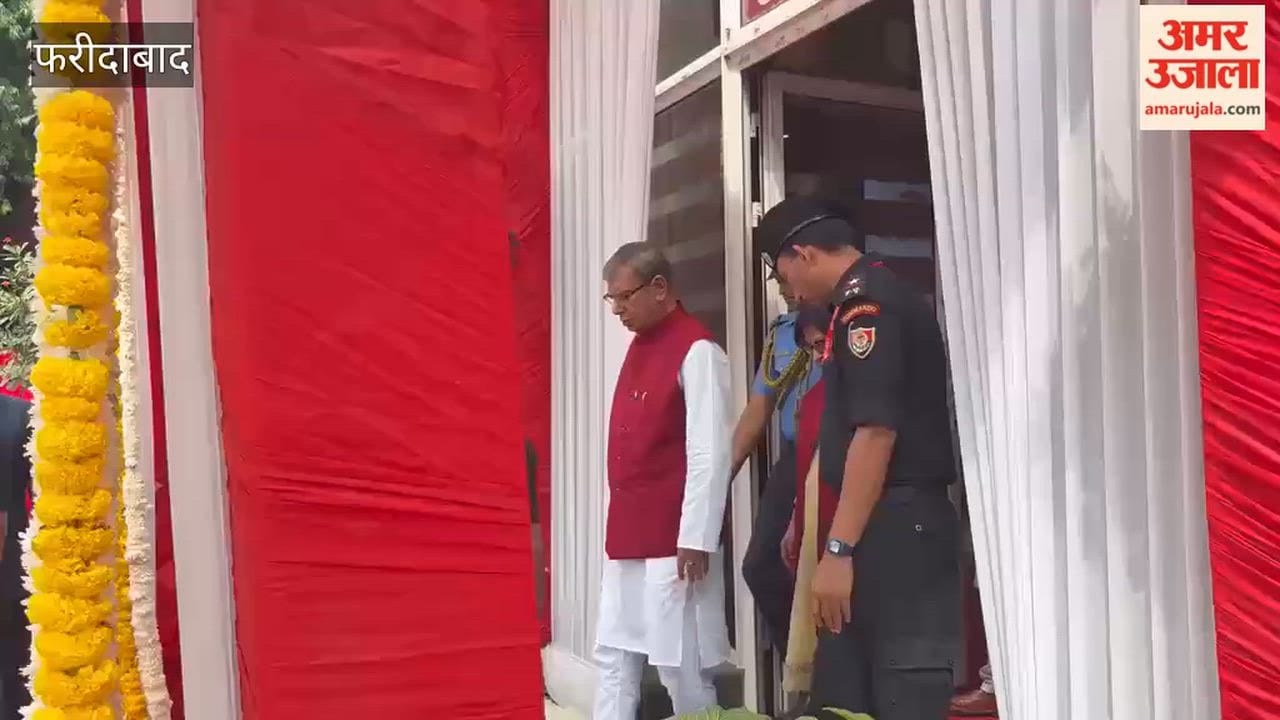 After the convocation ceremony, the Governor reached Krishna Bhavan in an electric cart