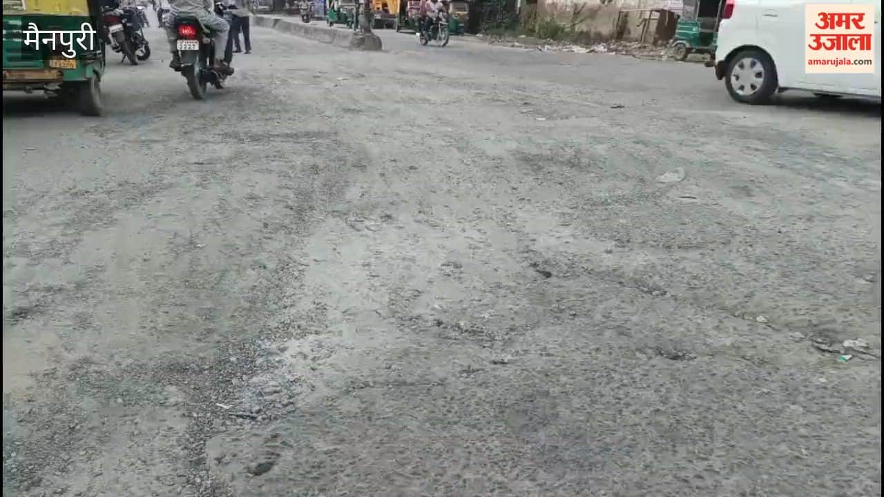 Deep potholes on Agra Bypass; risk of accidents.