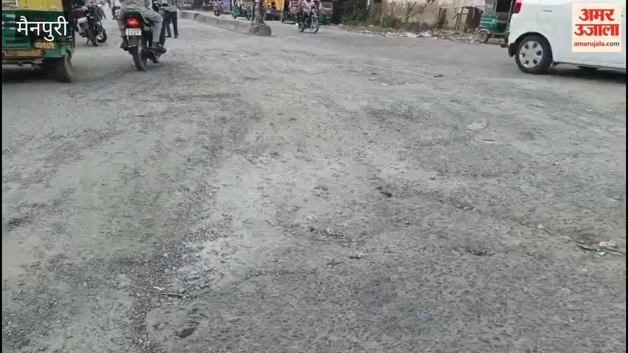 Deep potholes on Agra Bypass; risk of accidents.