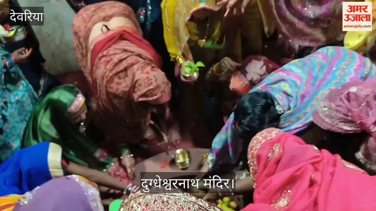 A huge crowd of fasting women thronged the Dudheshwarnath Temple.