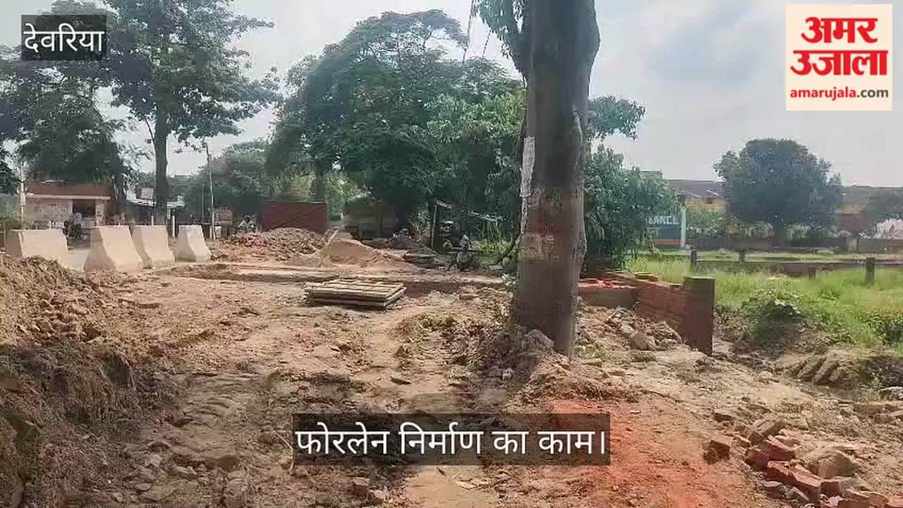 Construction work is being carried out on half the road, while traffic continues on the other half.