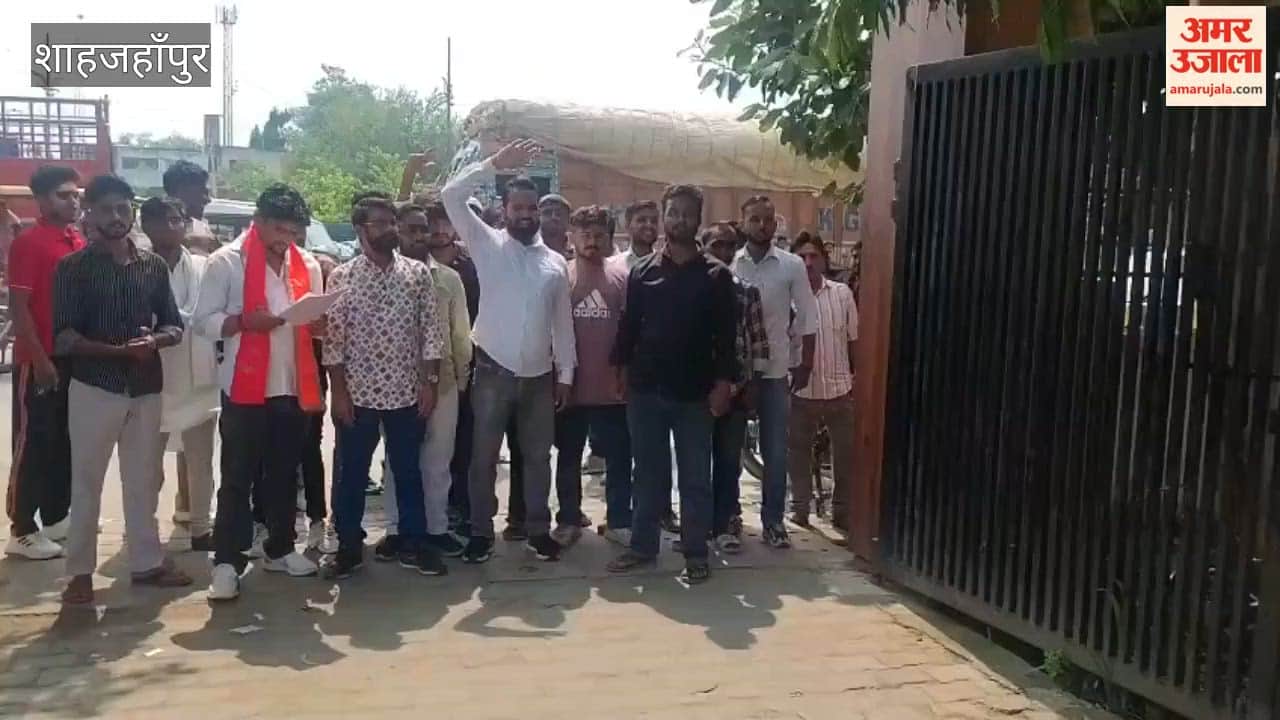 Hindu Yuva Vahini workers laid siege to Tilhar police station in Shahjahanpur