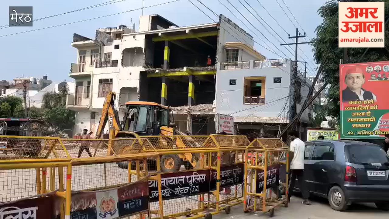 JCB Falls Short, Poklane Machine Used to Demolish Part of G+3 Building in Meerut
