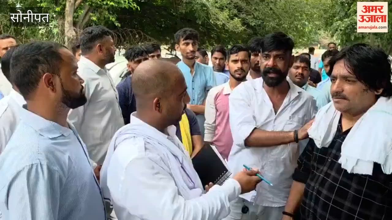 Sonipat: Demand to ban Ola, Uber, and Rapido; auto-rickshaw drivers reach MLA's office.