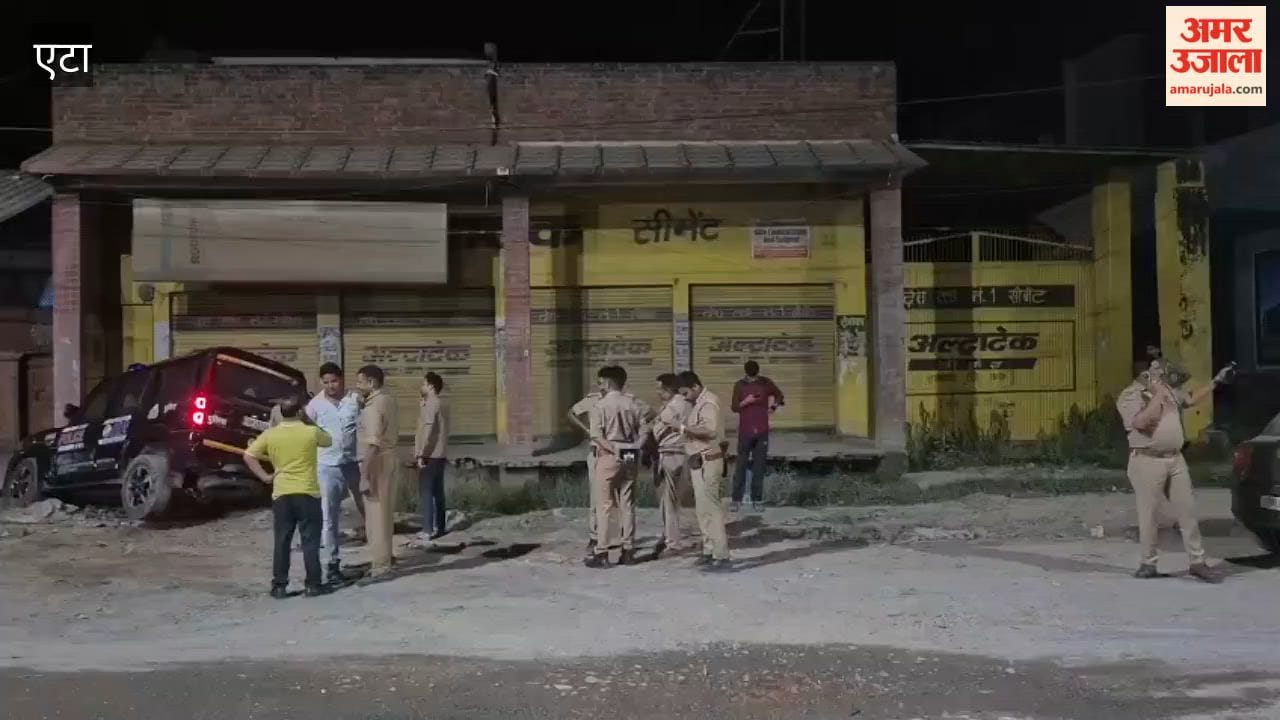 speeding PRV lost control and fell into drain in Aliganj