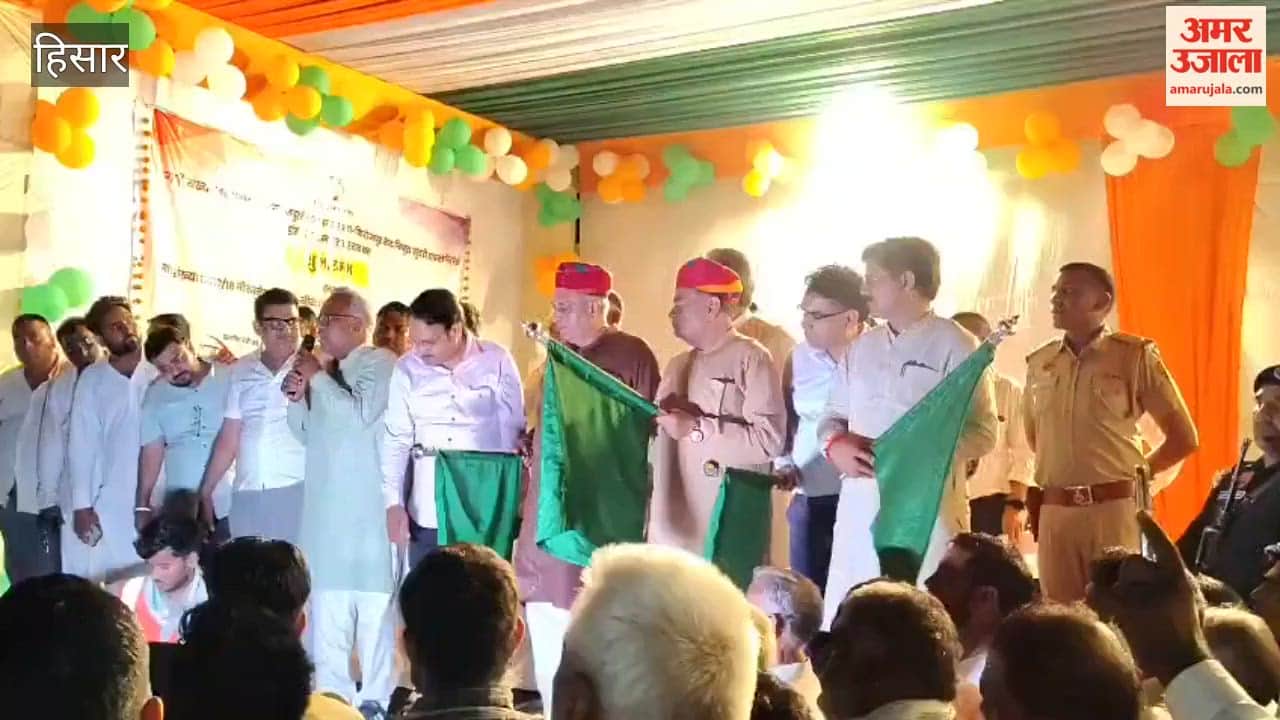 Stoppage of two trains begins at Hansi railway station; Minister Ranbir Gangwa flags them off.