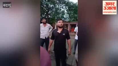 Villagers caught an accused person stealing electric wires in Budaun