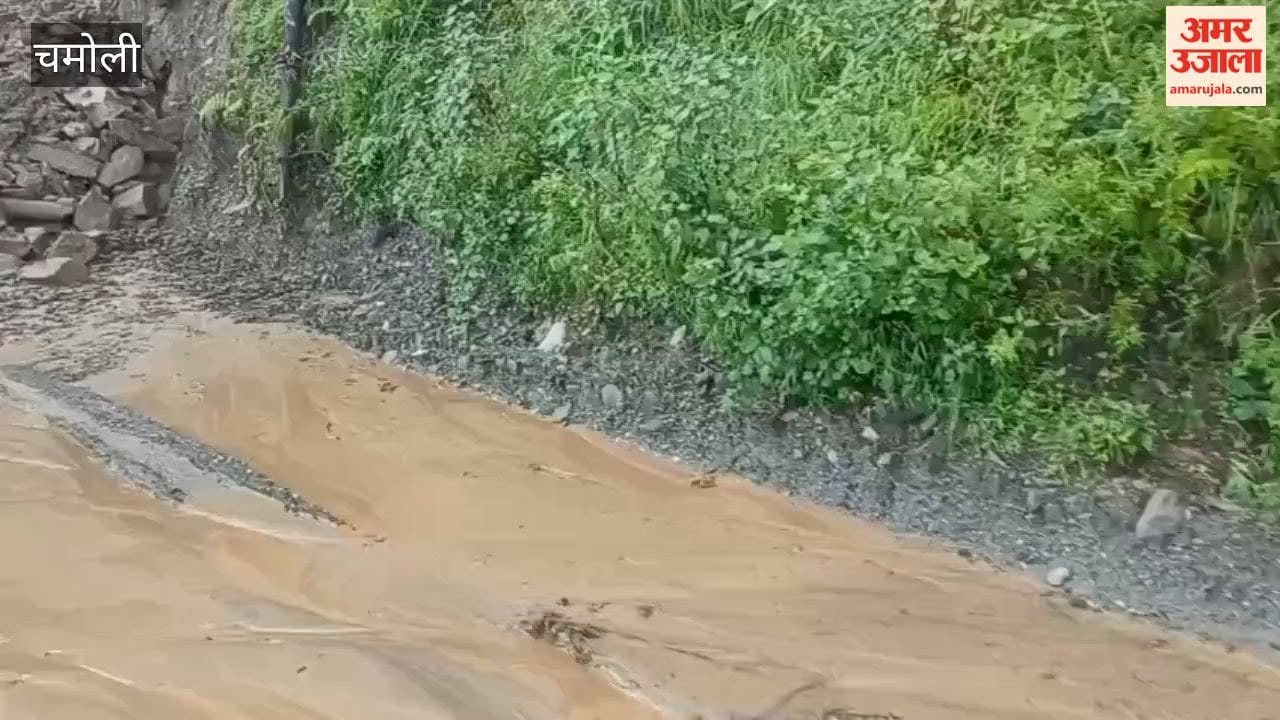 Karnaprayag Nauti State Highway blocked at Chaundli due to debris Chamoli News