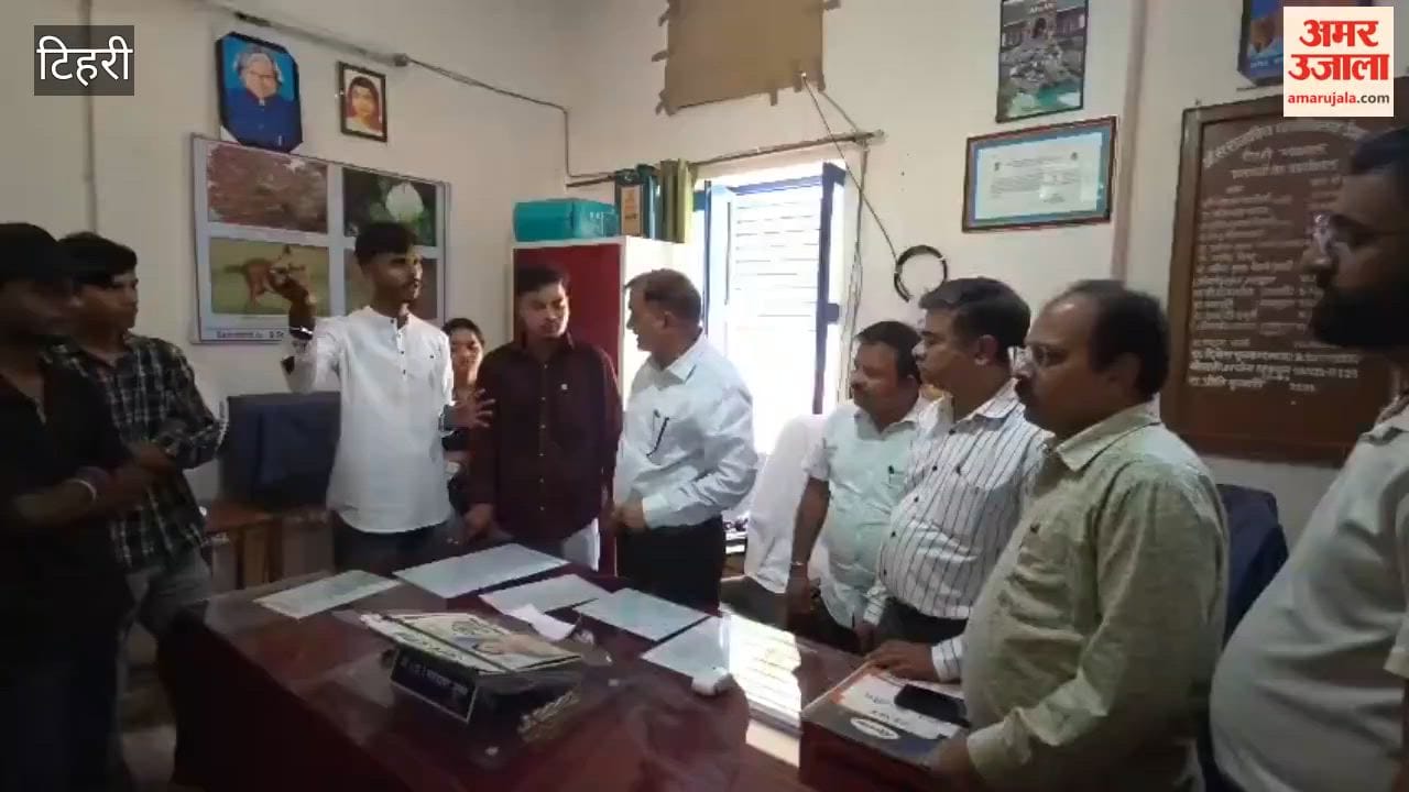 Students protest over exam result irregularities Controller of Examinations effigy burnt Devprayag News