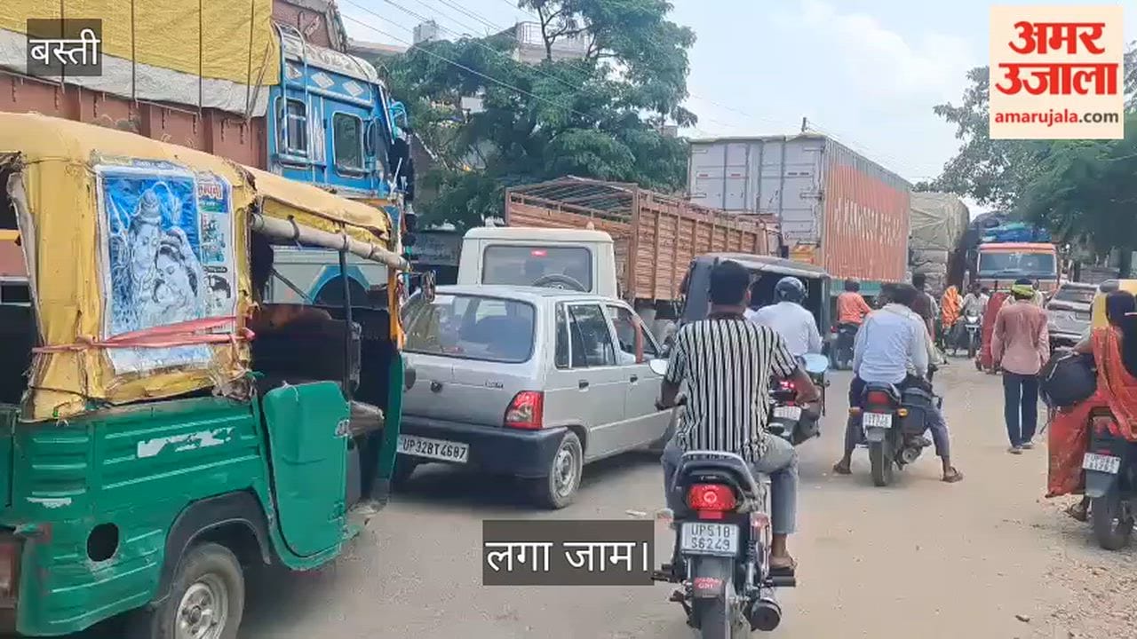 Long traffic jam caused by road construction; hundreds, including schoolchildren, stranded.