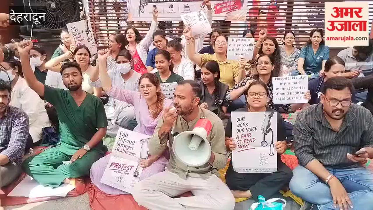 Doctors staging a sit-in at the OPD gate of Doon Hospital