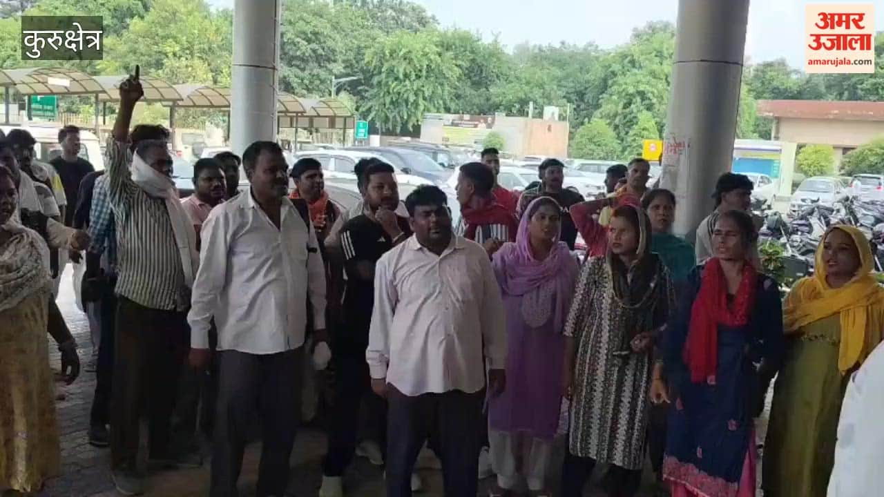 Sanitation workers in Kurukshetra have once again staged a sit-in protest; contractors have refused to reinstate the workers.