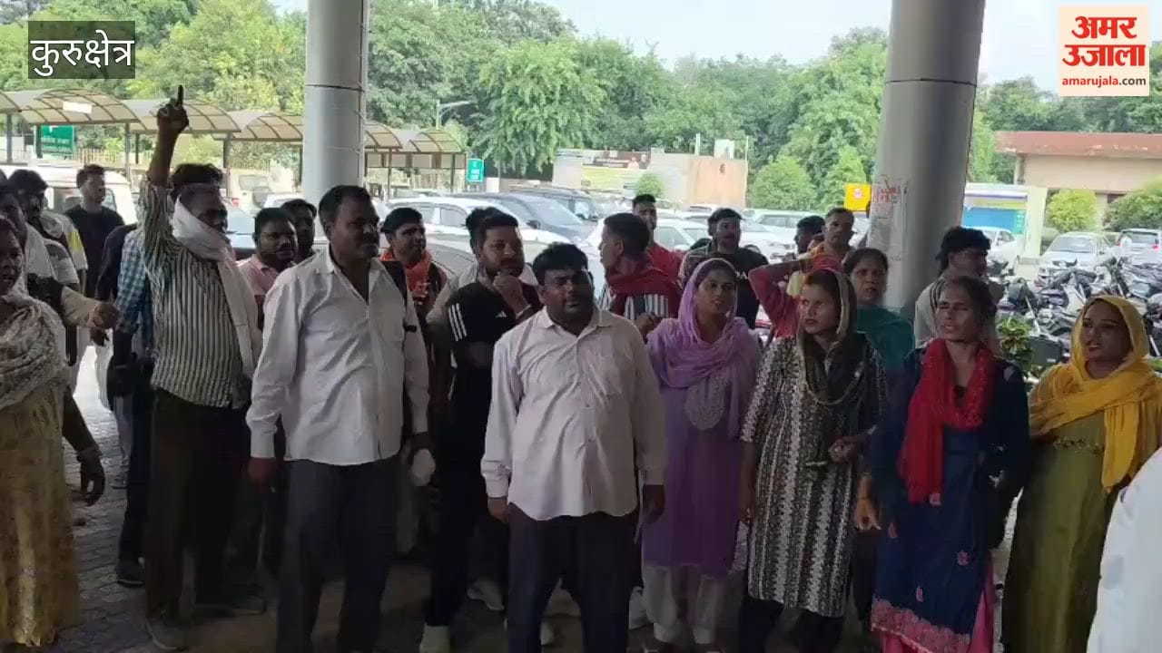 Sanitation workers in Kurukshetra have once again staged a sit-in protest; contractors have refused to reinstate the workers.