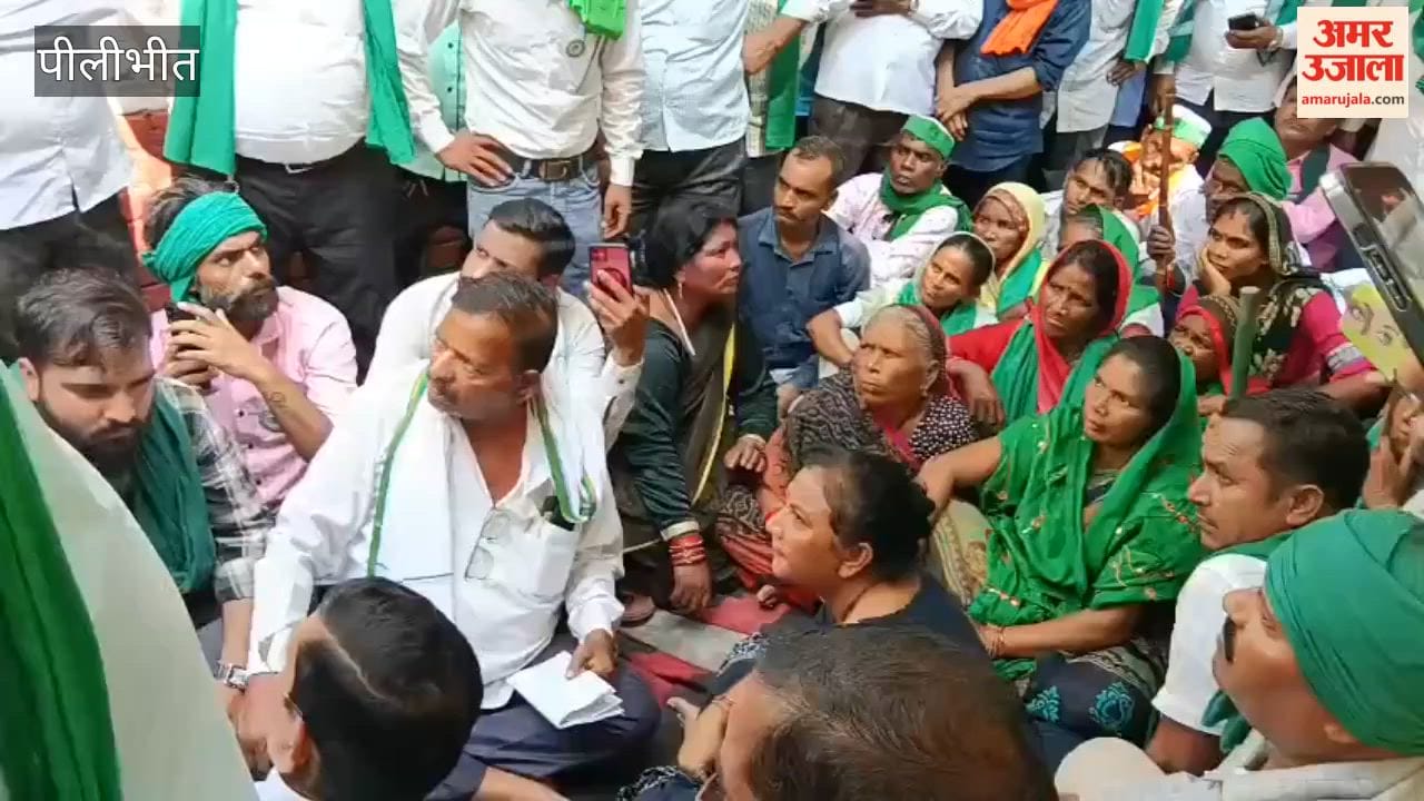 BKU activists shut the gate of the ARTO office and staged a protest while raising slogans
