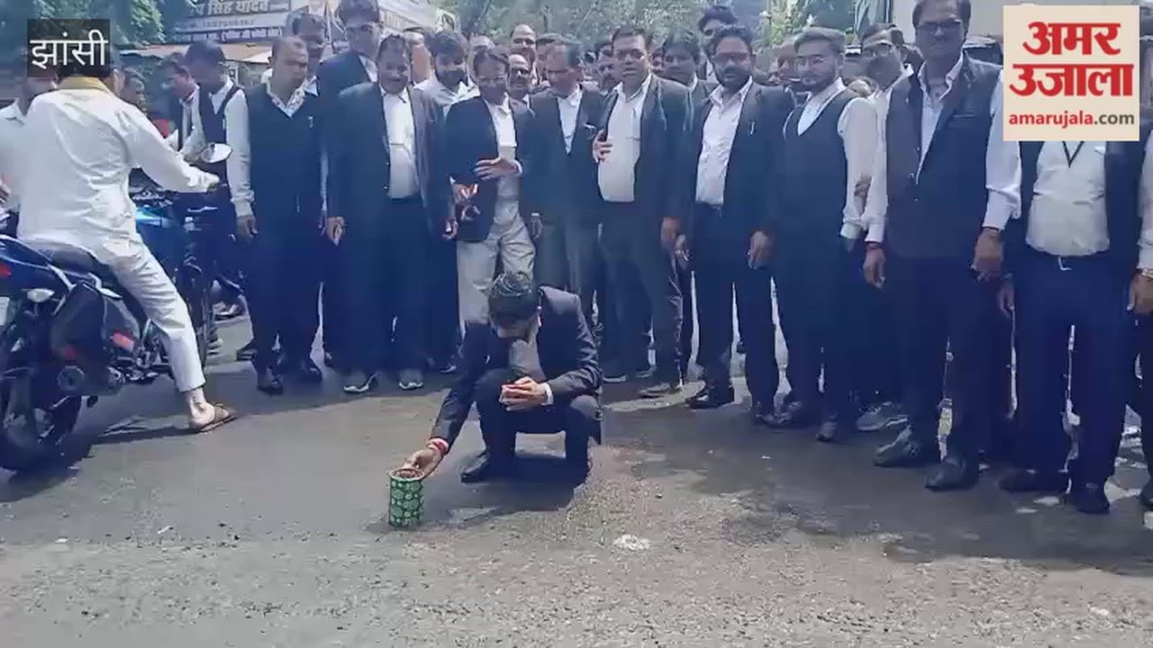 Lawyers celebrated the Chief Minister's announcement of the cashless scheme.
