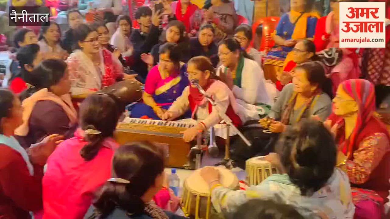 Bhajans enliven the Ganesh Mahotsav; devotees left spellbound.