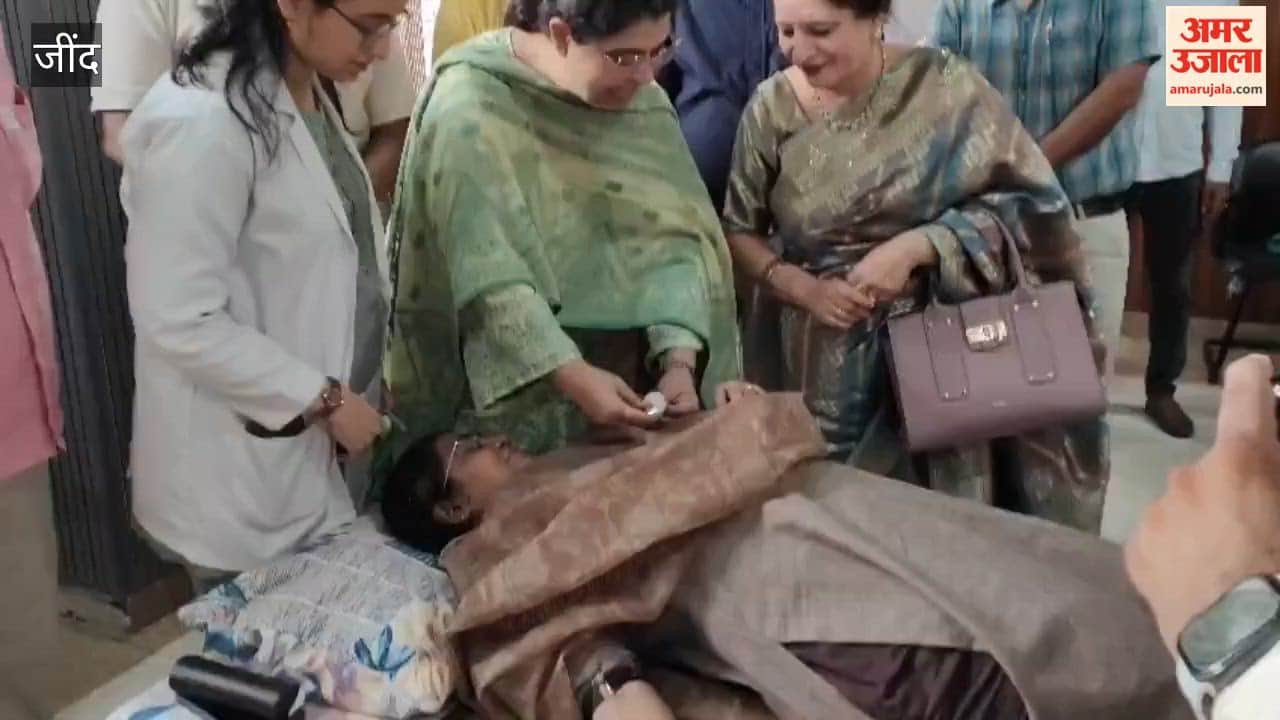 DC Dr. Vaishali Sharma donated blood at a camp organized at the new bus stand workshop in Jind