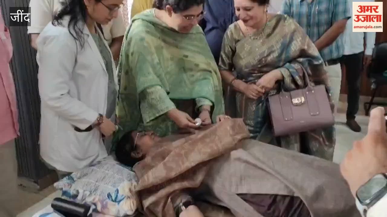 DC Dr. Vaishali Sharma donated blood at a camp organized at the new bus stand workshop in Jind