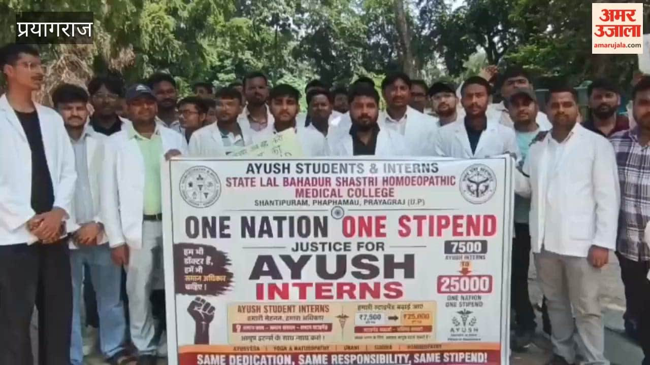 BAMS interns staged a protest demanding a hike in their stipend.