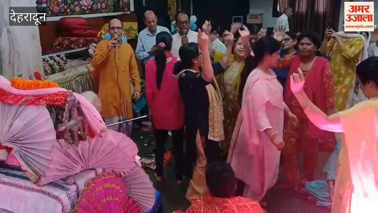 Dehradun:Devotees danced to bhajans at Shyam Sundar Temple on Radhashtami