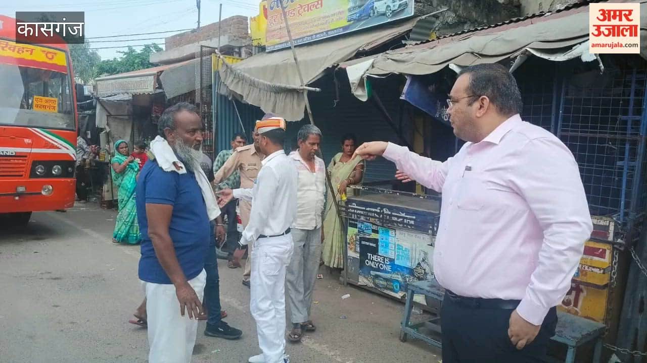 DM catches three buses picking up passengers on the road in kasganj