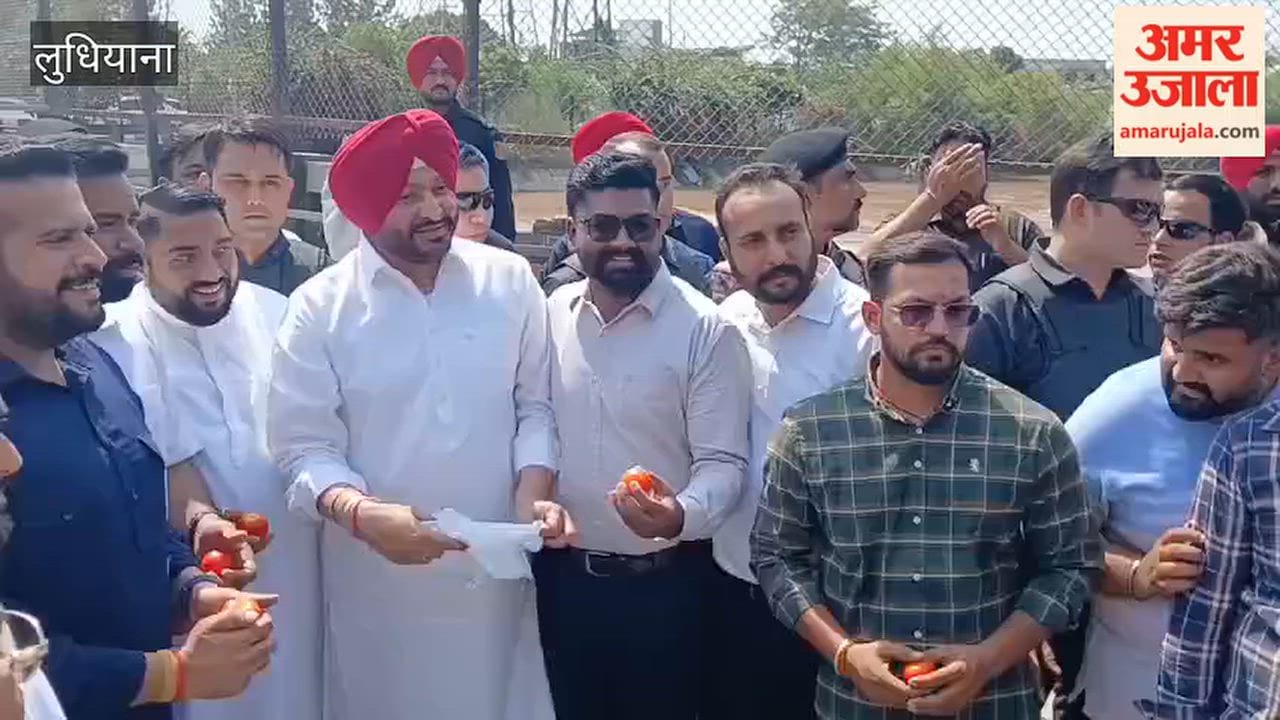Bittu arrived in front of CM Mann's convoy carrying a liquor bottle.