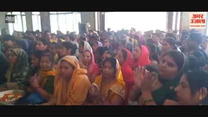 Meerut: Devotees Attend Radha Rani’s Aarti at Radha-Krishna Temple on Radha Ashtami