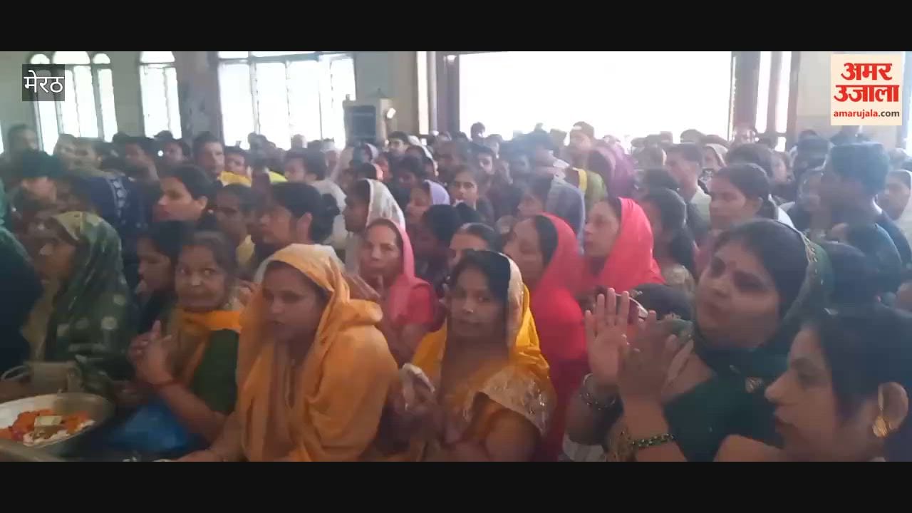 Meerut: Devotees Attend Radha Rani’s Aarti at Radha-Krishna Temple on Radha Ashtami