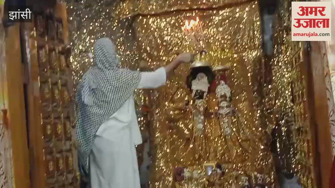 Devotional songs echoed in Kunj Bihari Temple on Radhashtami.