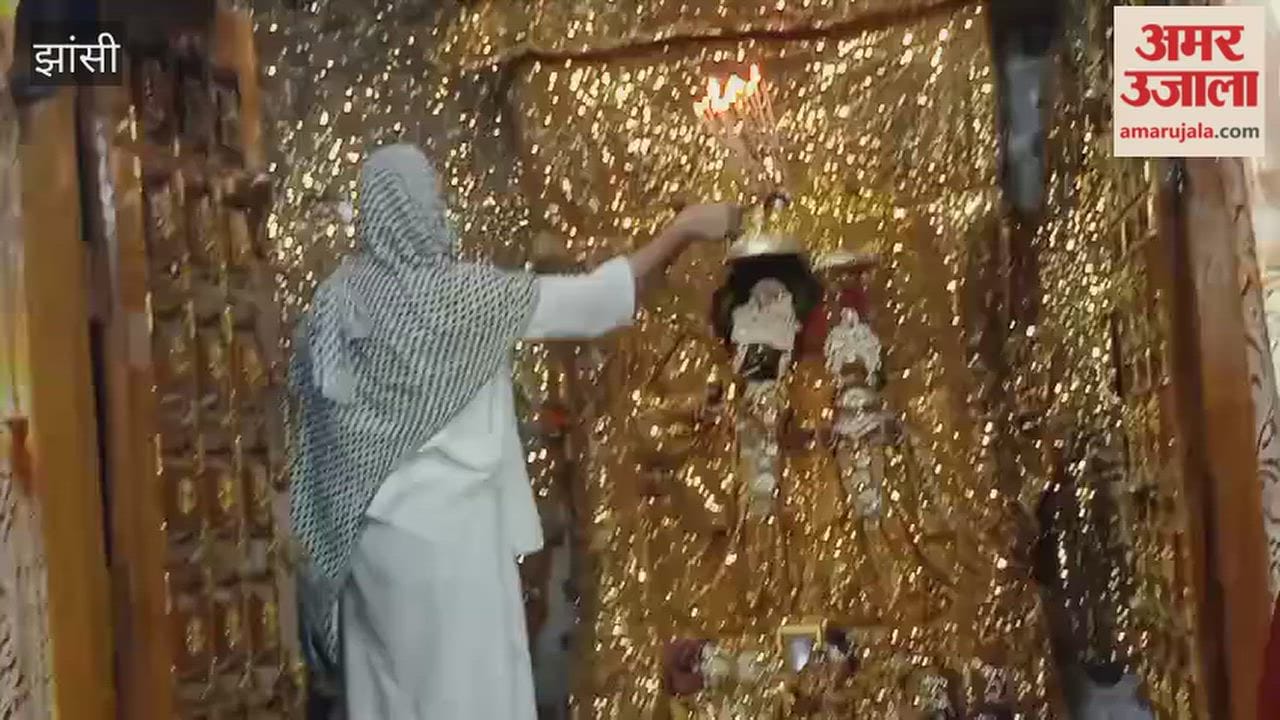 Devotional songs echoed in Kunj Bihari Temple on Radhashtami.
