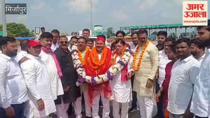 Ashok Yadav, who has become the SP District President for the second time, receives a welcome at various places