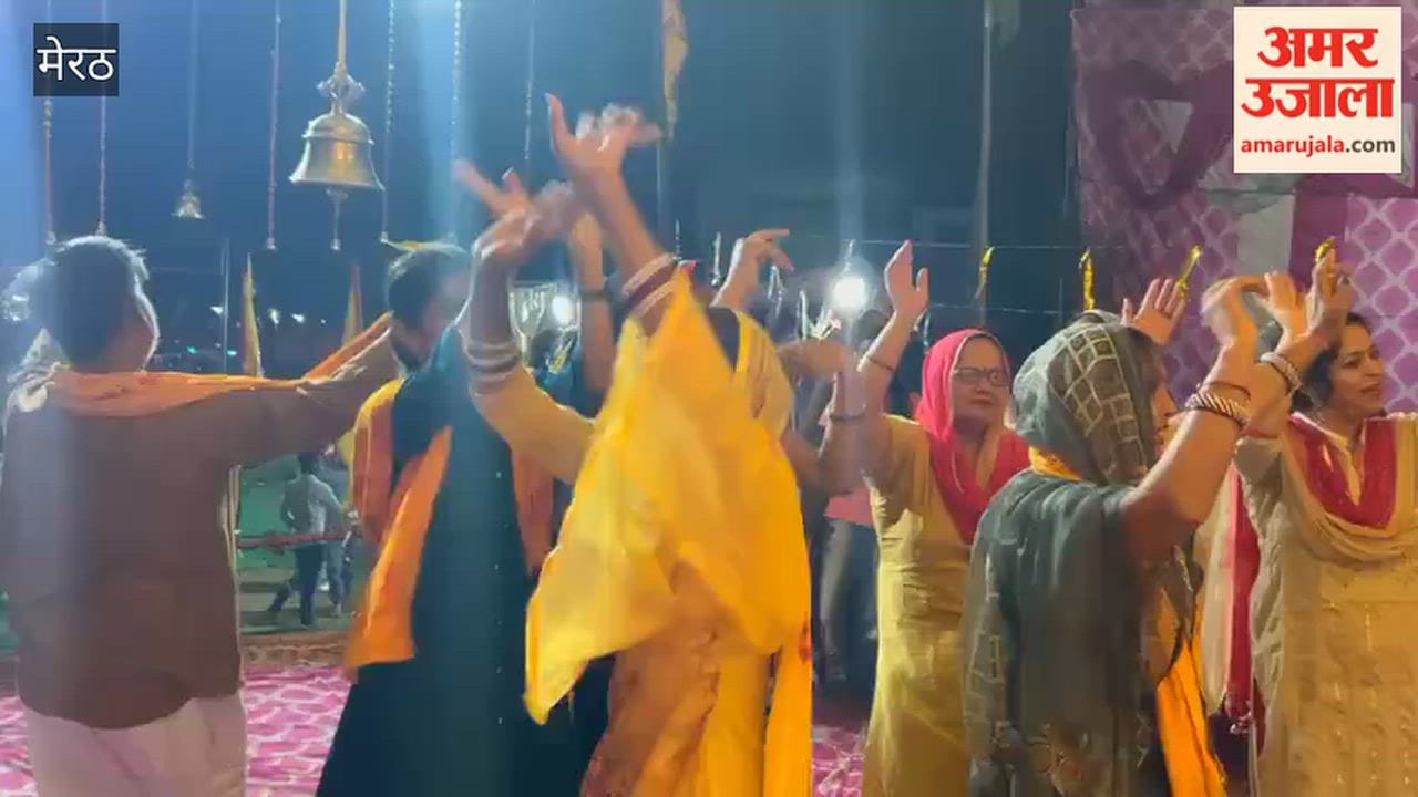 Devotees swayed in devotion at Ganpati's court in Hastinapur.