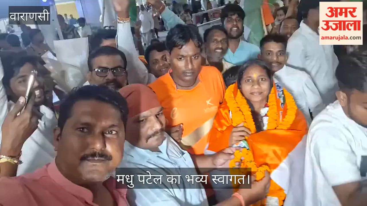 Grand welcome for Madhu Patel upon return after winning Junior Women Hockey Asia Cup in varanasi