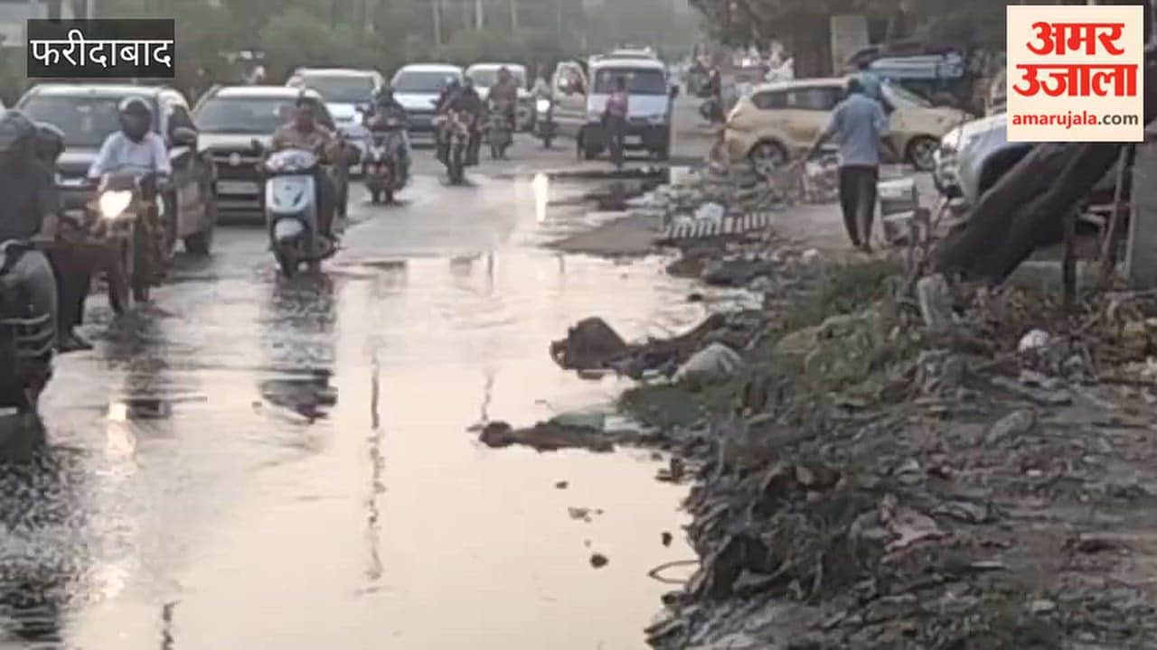 Sewer water accumulated on road opposite Sainik Colony on Faridabad-Gurugram Road