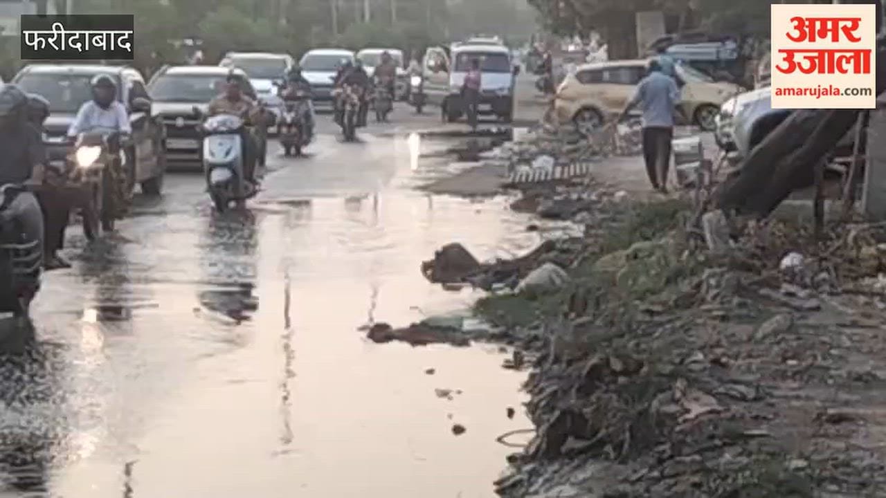 Sewer water accumulated on road opposite Sainik Colony on Faridabad-Gurugram Road