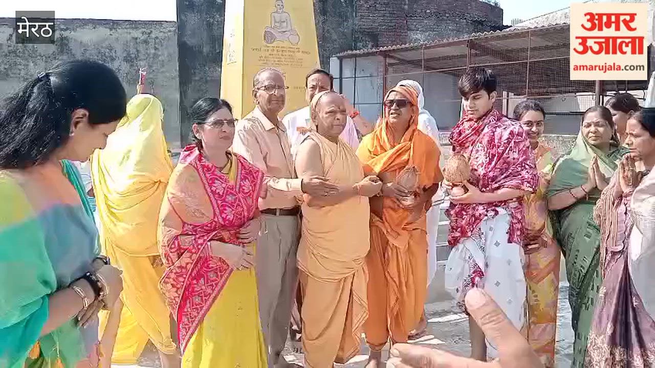 Meerut: A Kalash installation ceremony was organized at the Parshvanath Jain Temple.