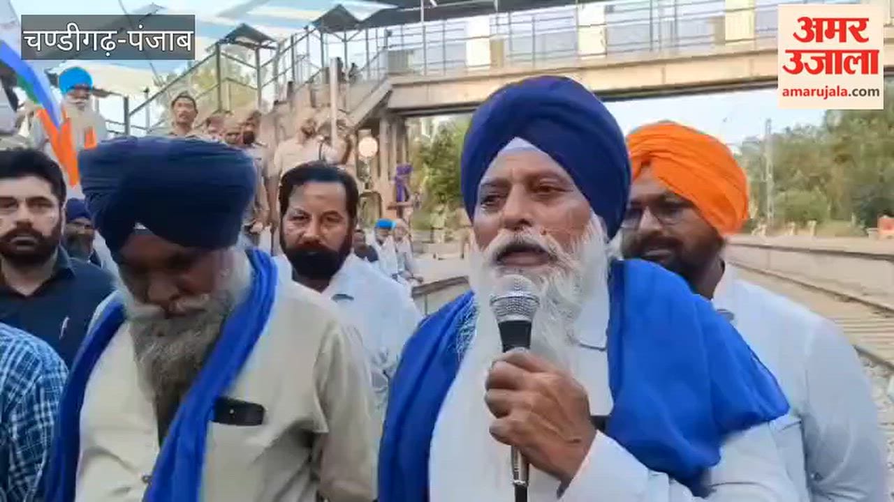 Farmers in Mallanwala ended their protest after submitting a memorandum of demands to the Tehsildar.